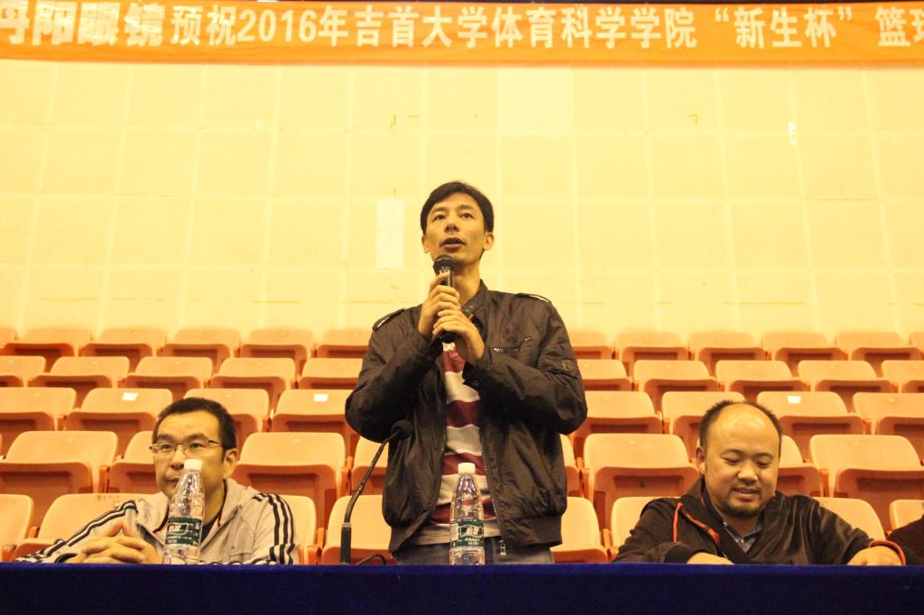 图为张小林副经理致辞