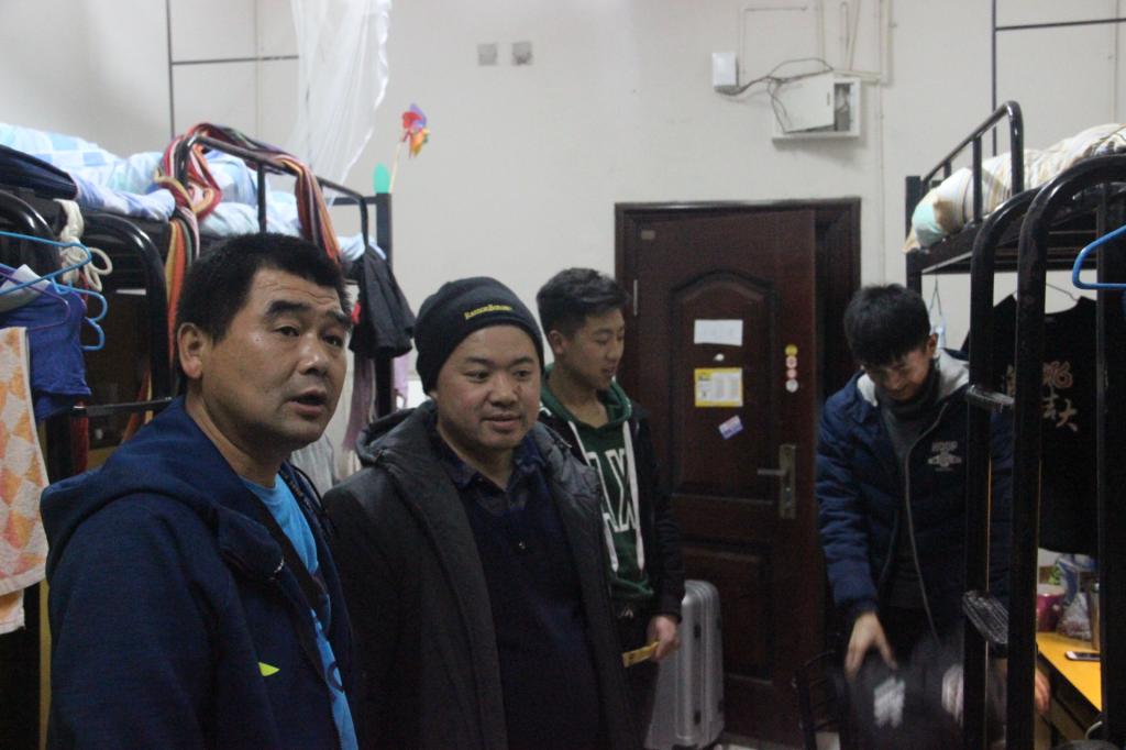 图七 男生宿舍现场(王澳伦摄)