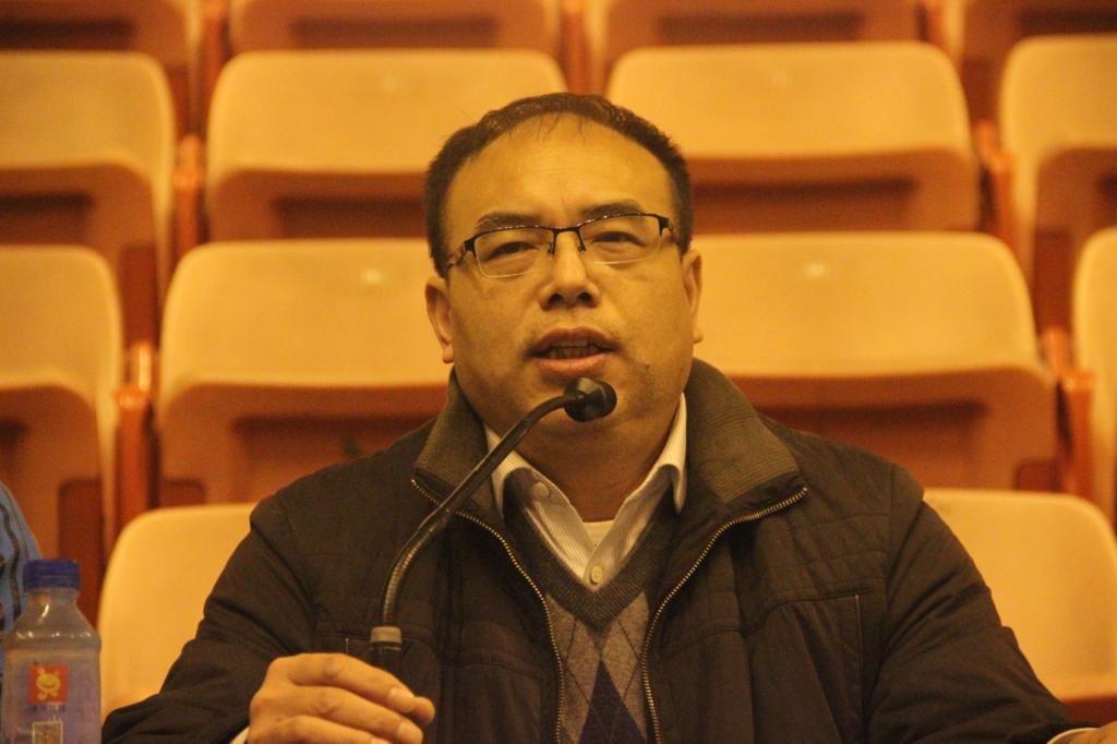 图三 吴永海副书记做上学期工作总结及本学期工作部署(王澳伦摄)