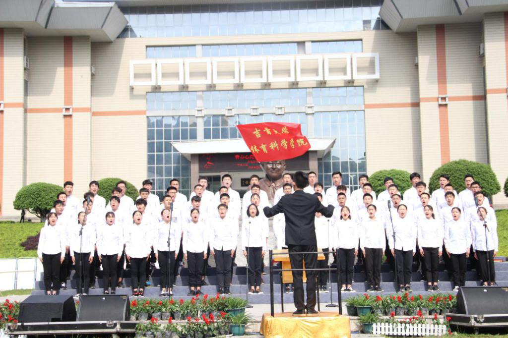 合唱比赛现场(刘杨乐摄)