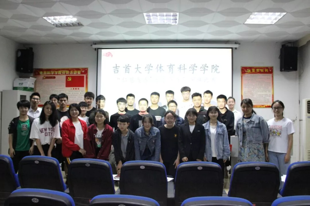 比赛结束后集体合影留念
