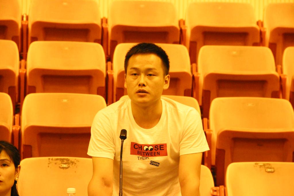 图四 杜老师强调安全问题(刘杨乐摄)