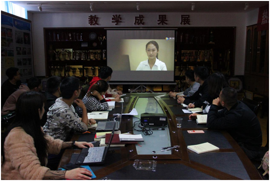 图一 全体观影现场