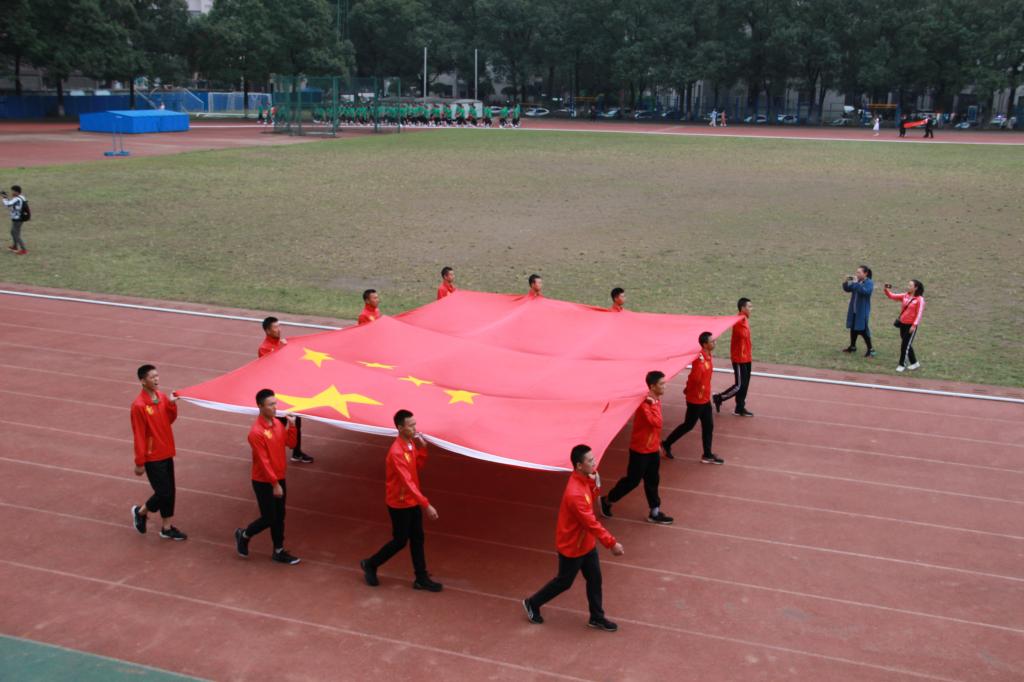 图二 国旗方队入场