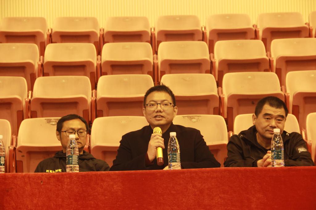 图三 副经理万义致闭幕词(刘桂婷摄)